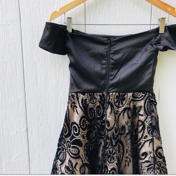 Juniors Velvet Brocade Off Shoulder Formal Dress - Picture 6 of 6